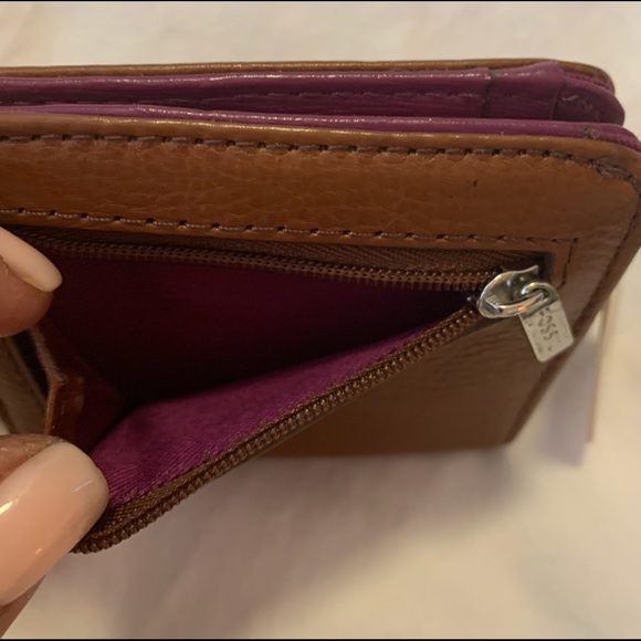 Fossil Brand Wallet - Picture 2 of 4